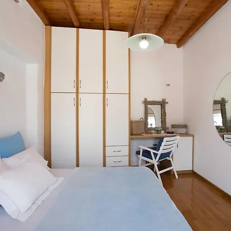 Elegant Traditional Cycladic Flat Orpheus With Balcony Parikia (Paros)